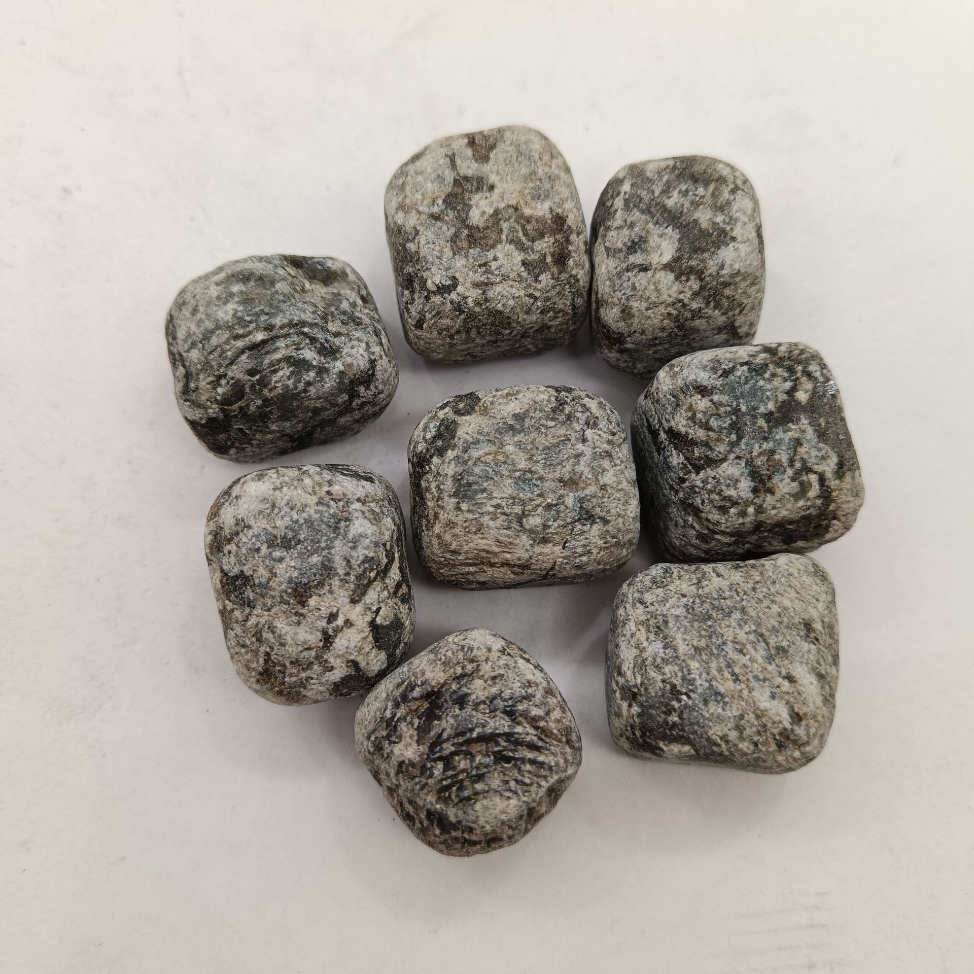 Đá chấm xanh vuông 500g / 15-20mm