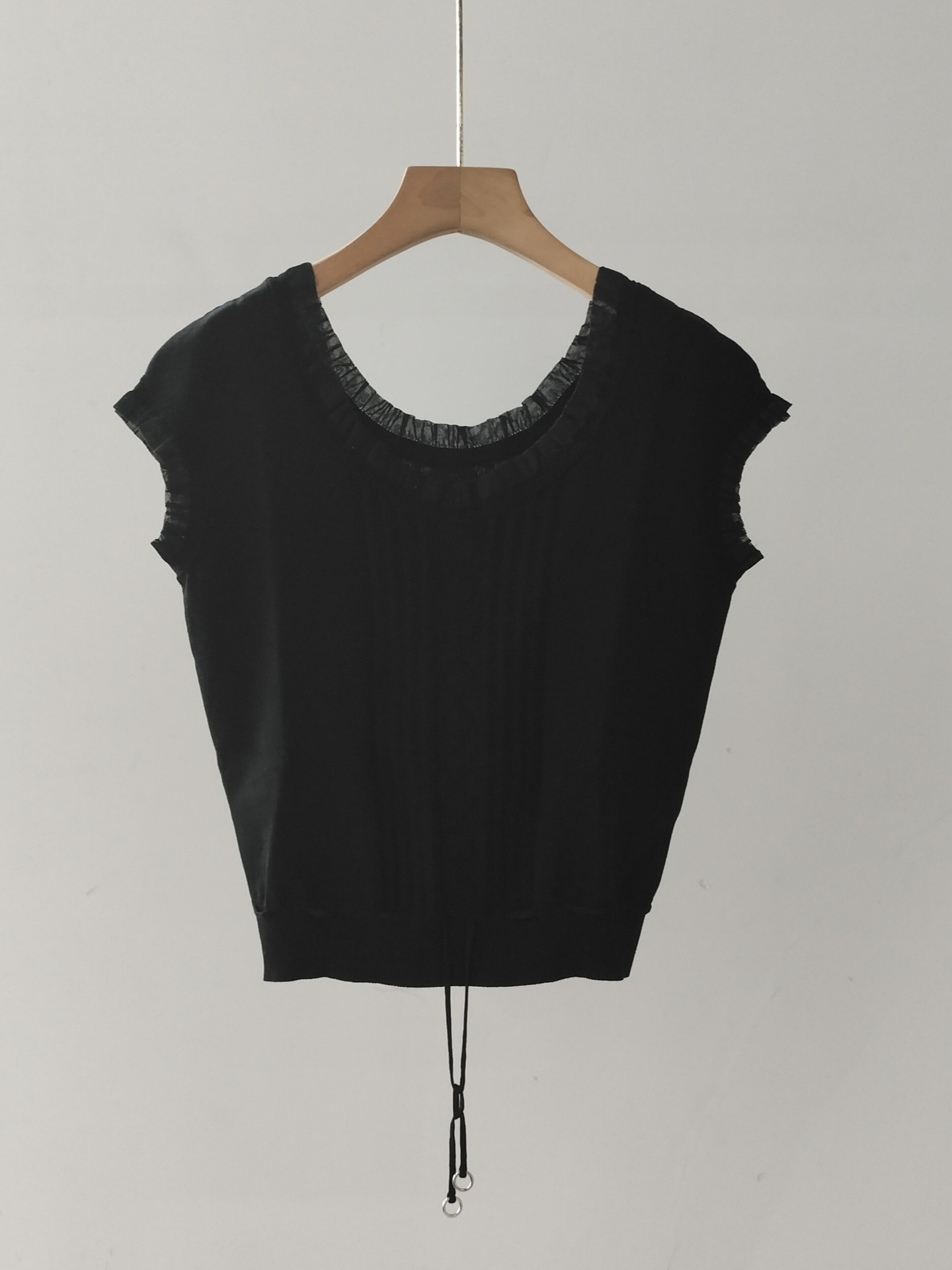Lace knitted sweater with a round collar