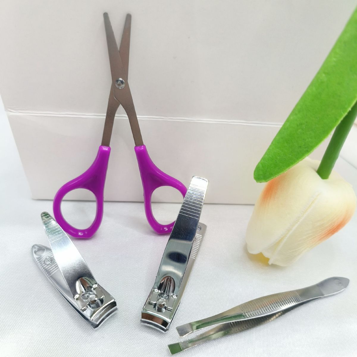 Set de Cortaúñas y Herramientas de Manicura de Plástico y Acero Inoxidable