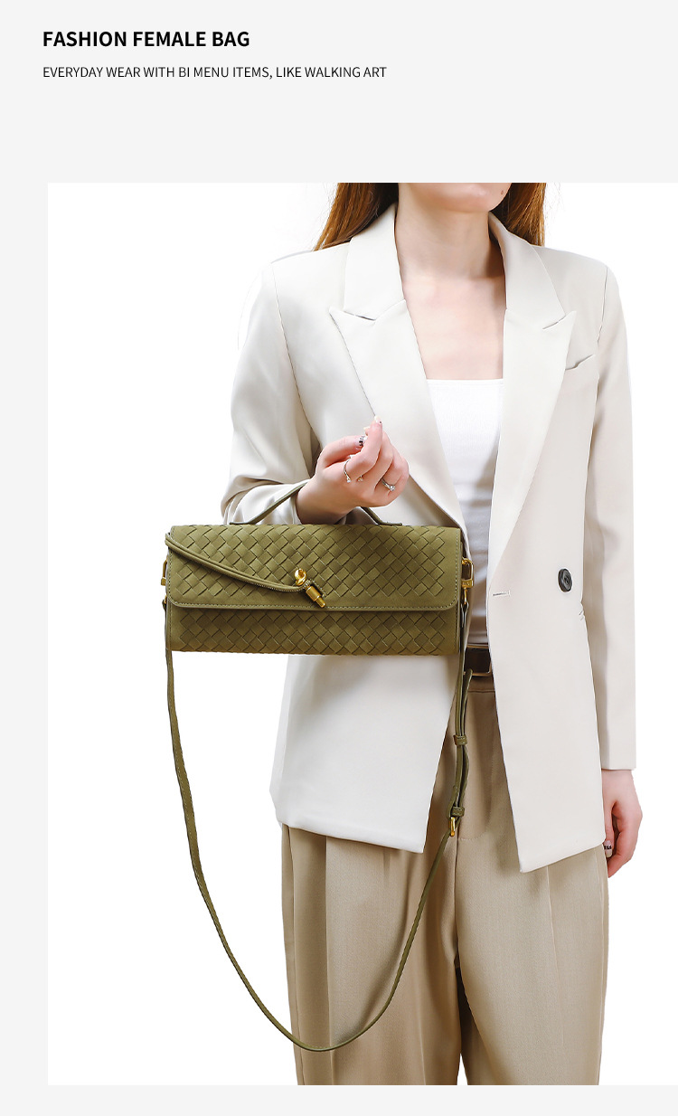 Túi xách nữ dạng clutch baguette phong cách cổ điển, chất liệu nhung lộc, quai đeo chéo và xách tay, phù hợp dạ tiệc và đi làm chi tiết 3