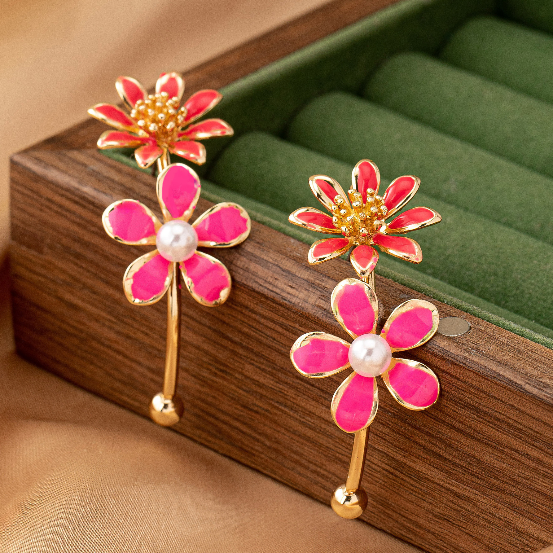 1 Small Travel Makeup Bag display picture 4