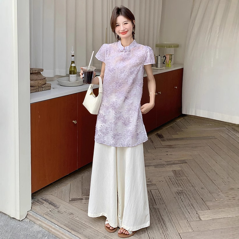 新しい中国風の超美しいファッショナブルな女性用スーツ、2025年夏、年齢を軽減するジャカードボタン付きトップスとワイドレッグパンツの2点セット|undefined