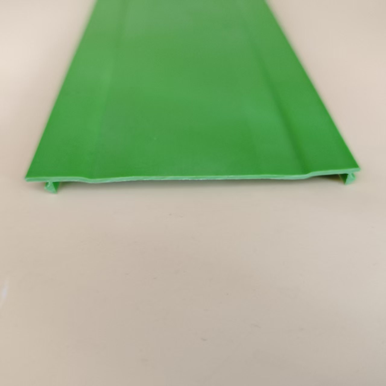 厂家供应塑料封边盖板 PVC卡条 PVC封条 配合铝材可来图来样定制