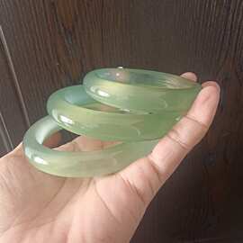 精品天然岫玉手镯 180冰绿瓶底绿湖水绿葡萄绿荧光玉石镯子批发