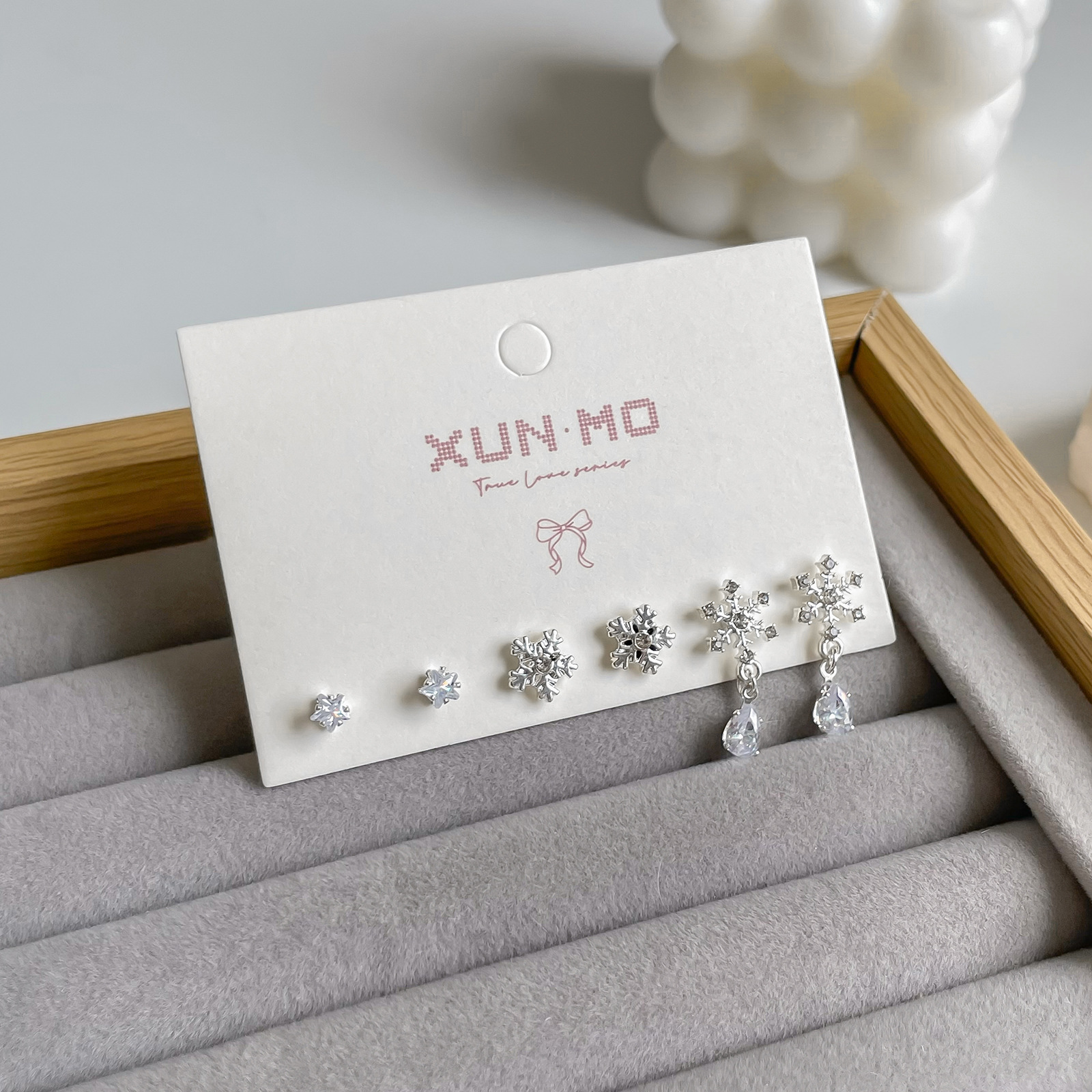 Juego de pendientes de aguja plateados, sencillos y compactos para mujer, pendientes geométricos en forma de corazón, bonitos, dulces y versátiles, venta al por mayor para puestos de mercado