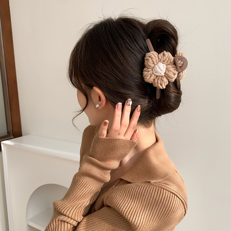 Otoño y invierno curry clip de agarre de cabeza grande clip de cabello tocado clip de tiburón 2025 nuevo peludo de gama alta agarre de cabello