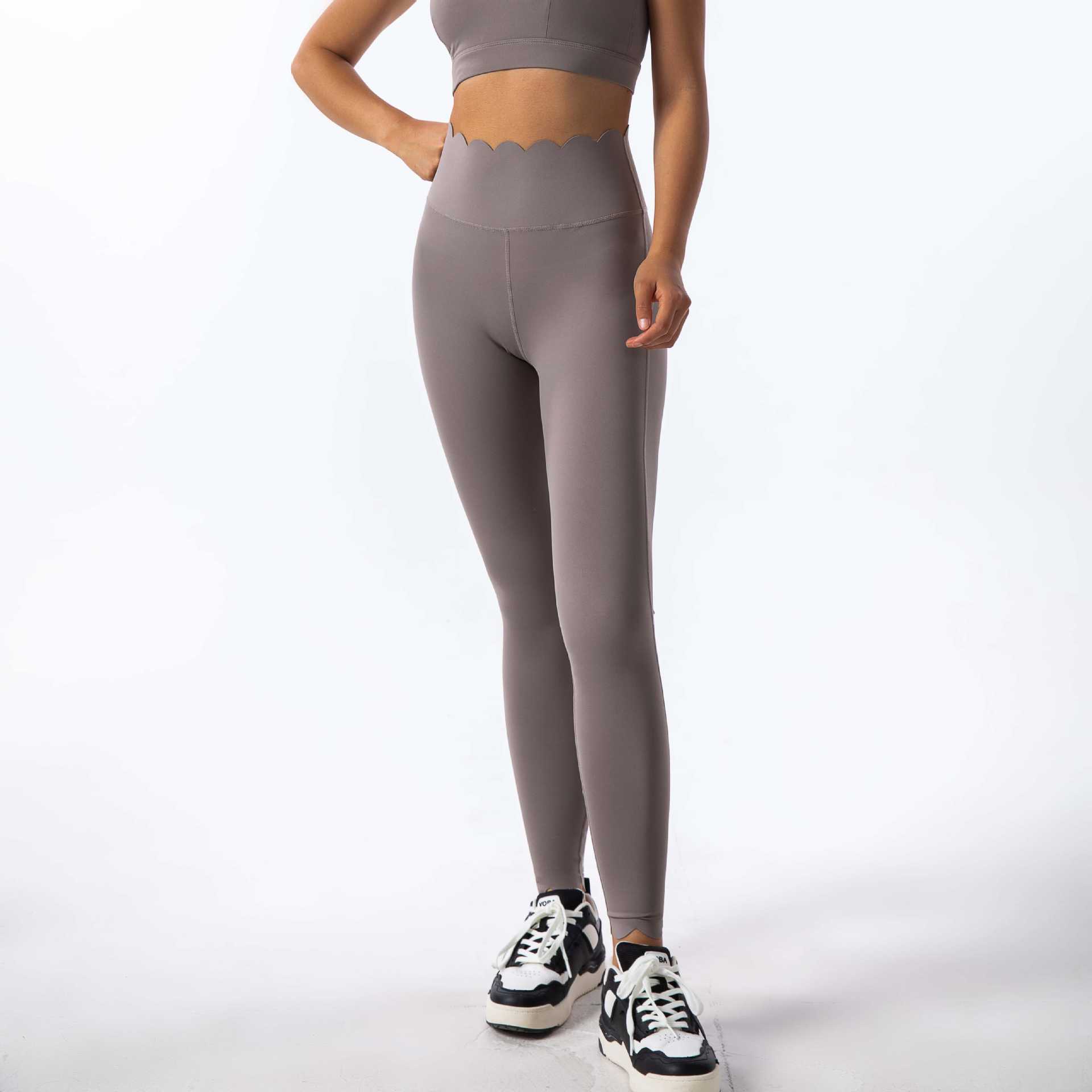 Europa y América transfronterizas damas piel de yoga de encaje pantalones apretados de elevación de cadera pantalones deportivos de adelgazamiento para montar pantalones de ejercicio