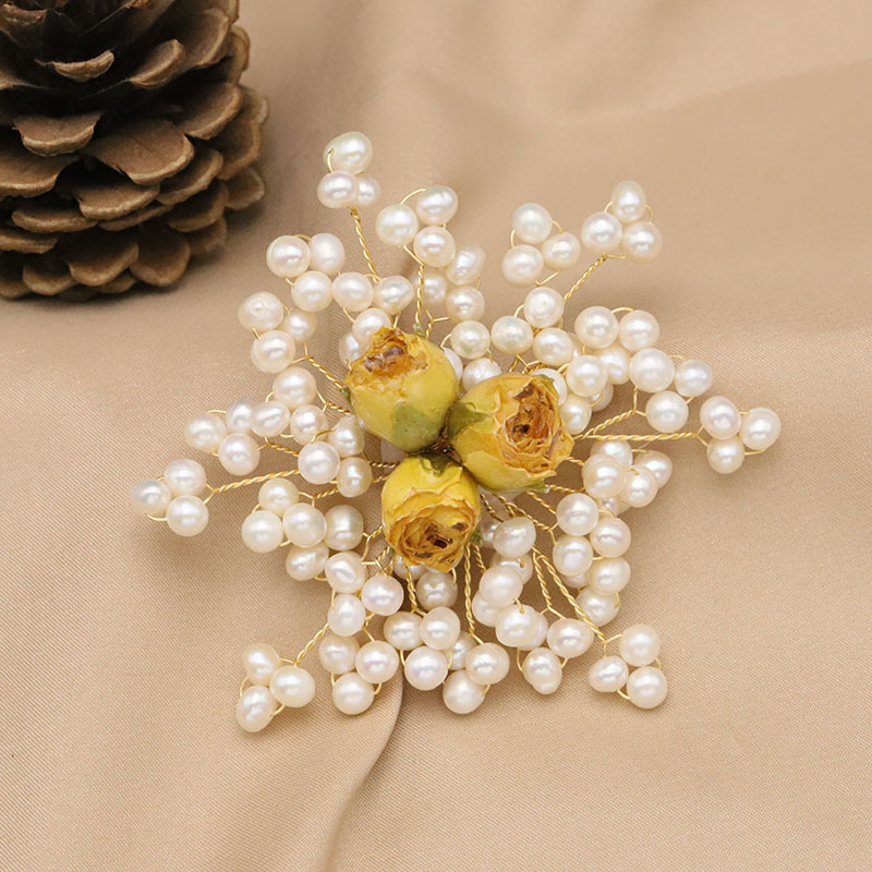 Broche de perlas de alta calidad nicho de gama alta broche joyería epoxi rosa copo de nieve accesorios de ropa personalizada al por mayor