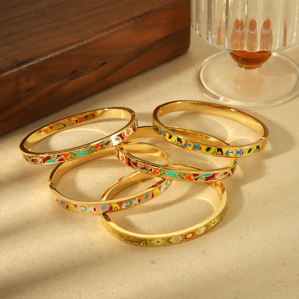 Nueva pulsera de esmalte pintada de verano de estilo europeo y americano de acero inoxidable chapado en oro de 18 quilates joyas de alta calidad para mujeres