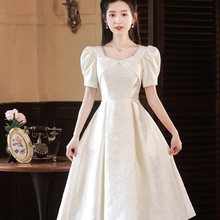 小晚礼服感平时可穿订婚连衣裙日常法式方领夏领证登记小白裙