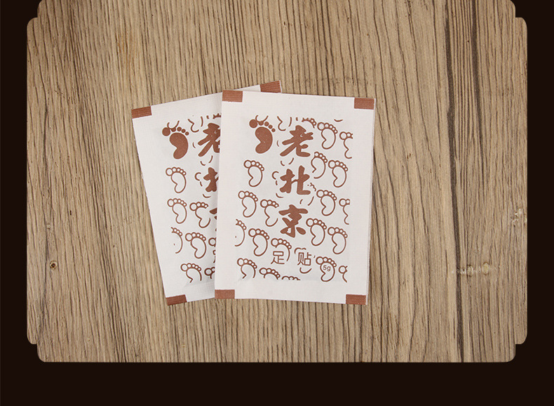Yuqi Fuling Bazhen Foot Patch with Moxa and Ginger 30 Patches per Box in use