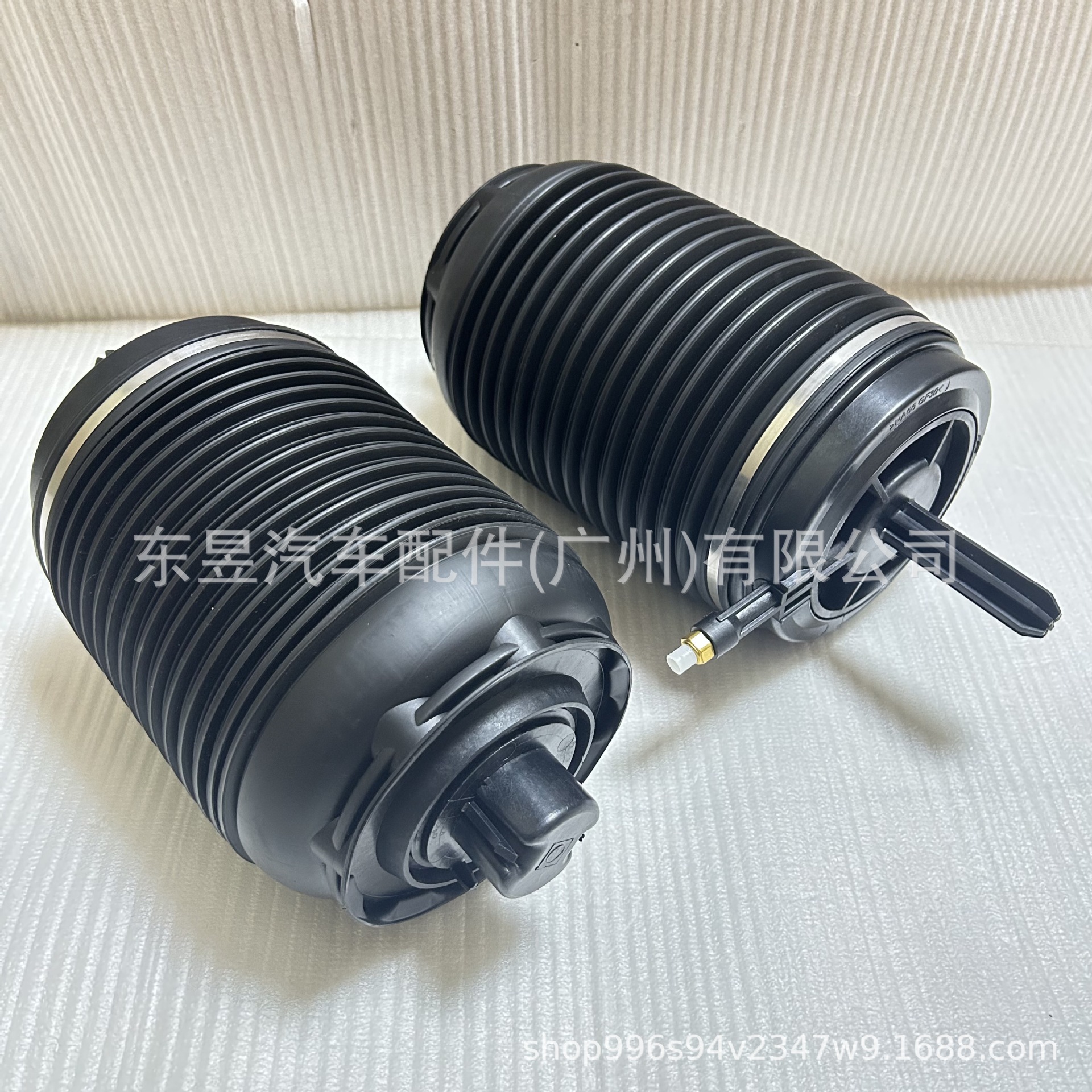 Suitable for Porsche Macan Rear Air Suspension Air Bag Shock Absorber Air Bag 95B616001A 95B616002A
