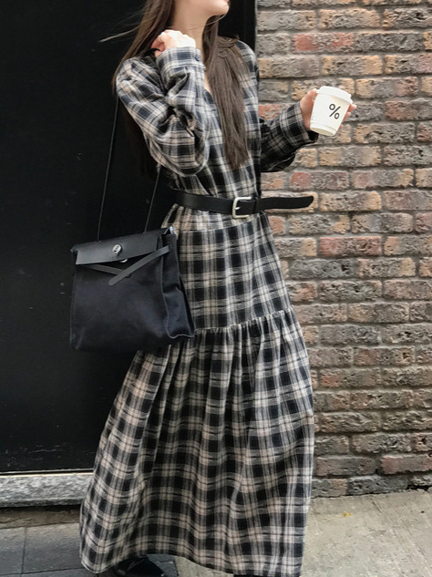 2025年复古抽褶设计感V领格子宽松连衣裙女秋艺术感格纹度假长裙|undefined