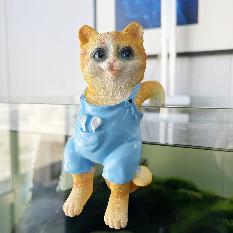 Желтый подвесной танк, кот