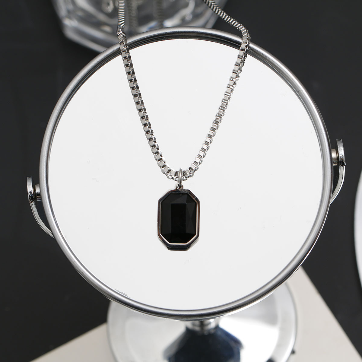 简约百搭方块几何项链女设计感高级新款饰品锁骨链毛衣链网红吊坠