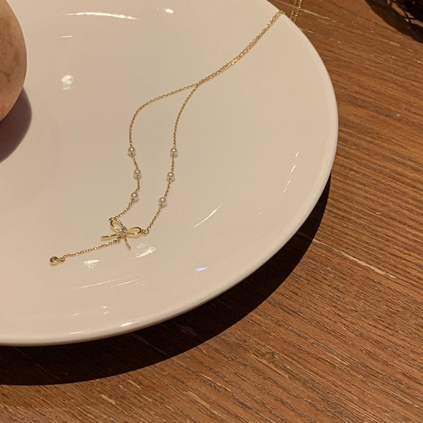 Cute small design pendant with bow pearl with tassels