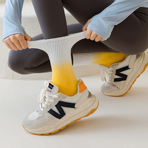 Women's Zhdyed Yoga Socks, Gradient Non-Slip Athletic Colored Ankle Socks, Pilates Mid-Calf Socks with High Top