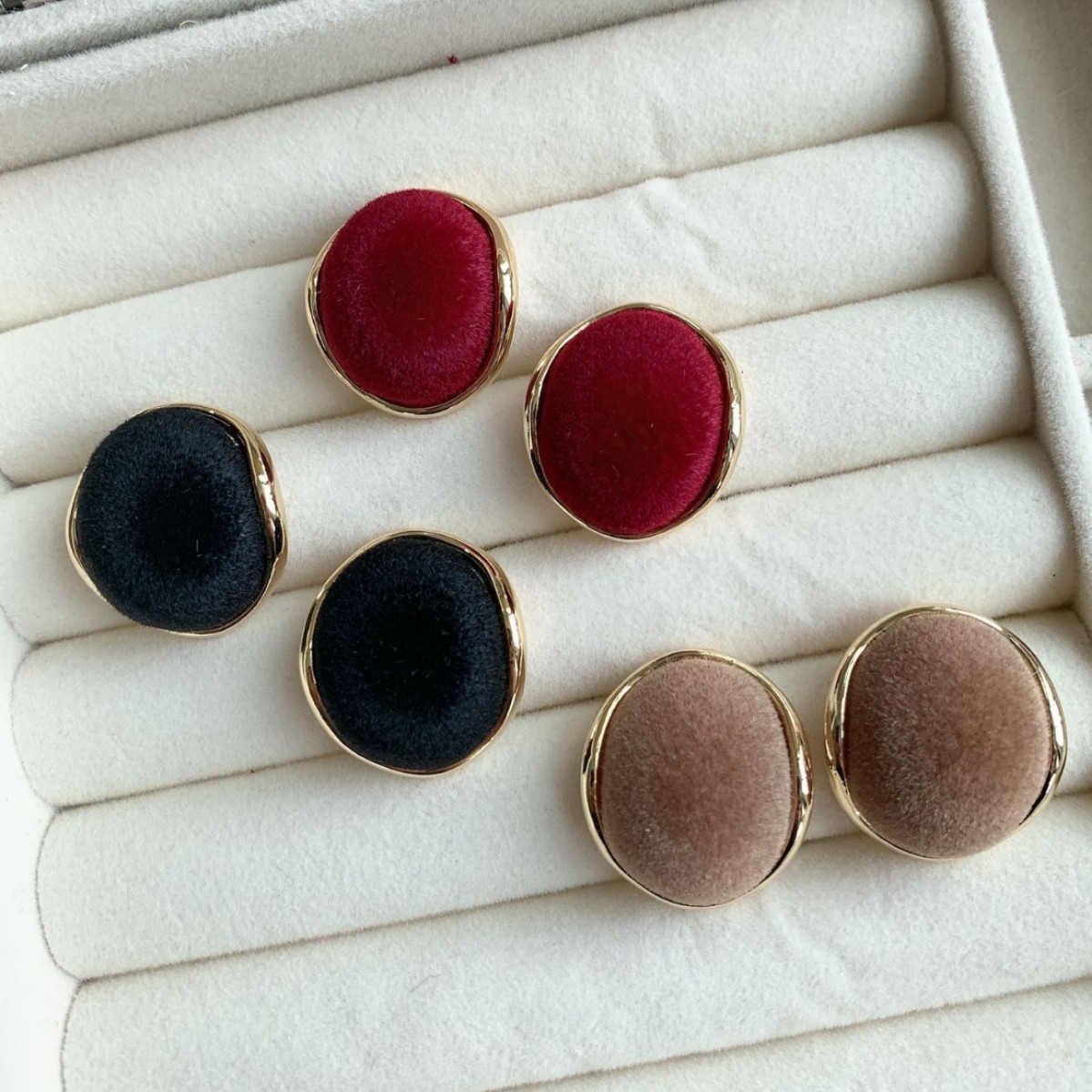 2024新款网红爆款时尚丝绒耳钉安克拉红女士耳环百搭轻奢高级