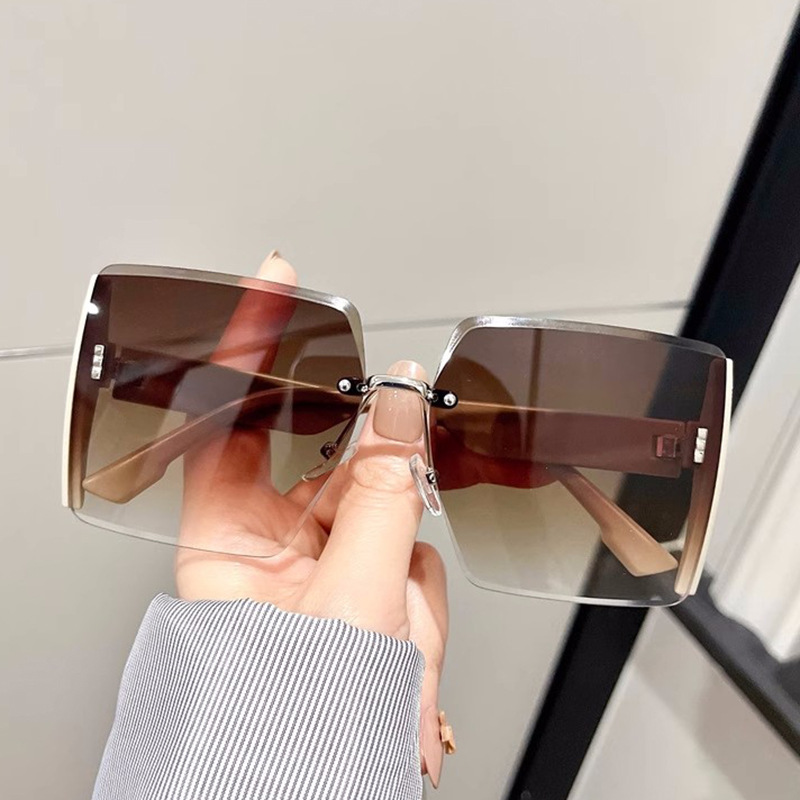 Exaggerated Streetwear Solid Color Ac Square Frameless Women's Sunglasses display picture 3