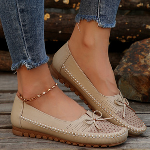 ��a���Q����p���͹�Ůʿ����ƽ��Ь�羳�r�аٴ�͸��ܛ�����Ь