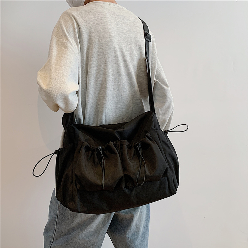 新款休闲大容量男包休闲个性多口袋男包纯色斜挎包潮流大容量布包