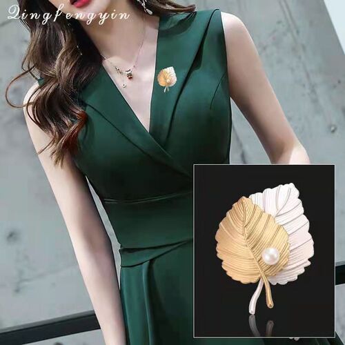 Korean Creative Double Color Gold Leaf Brooch, Niche High-End Women's Coat Accessory Pin, Trendy Festive Gift