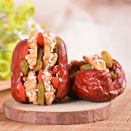 Water Benefits Agriculture Large Red Dates with Walnut Kernels and Raisins Gift Box Small Packaging Filled Dry Goods Pregnant Women's New Year Snacks