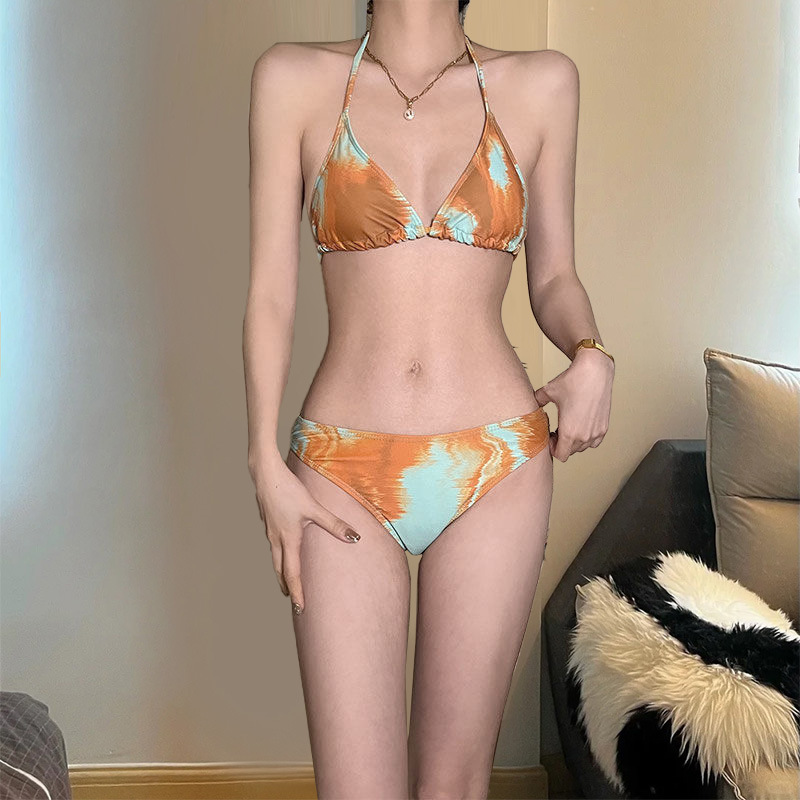 Traje de baño de protección solar de manga larga para mujer 2025 nuevo bikini dividido de cuatro piezas, delgado y puro, vacaciones de aguas termales al por mayor