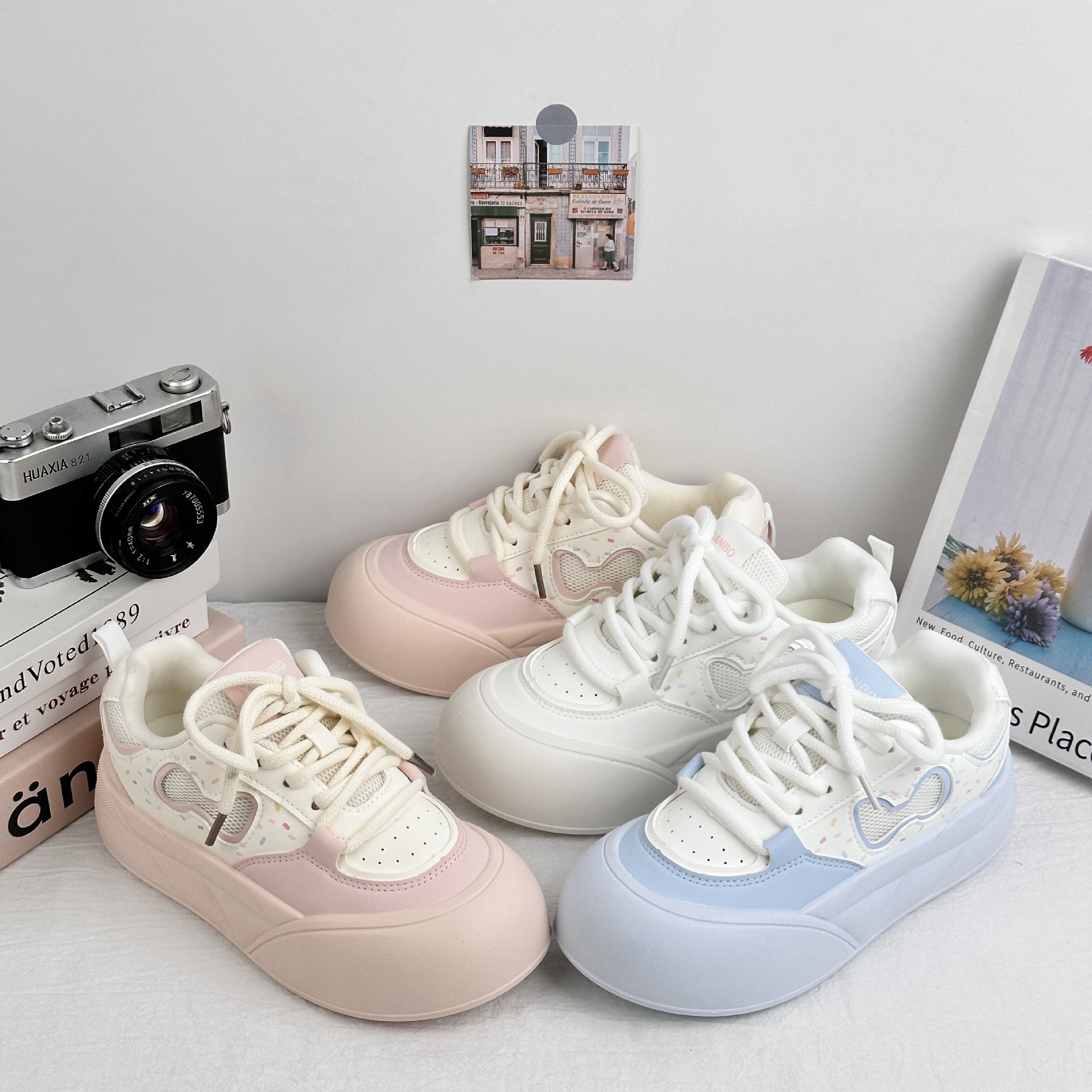 Far wave leche gruesa zapatos de pan para mujeres 2025 nuevos zapatos blancos transpirables de gran cabeza zapatos casuales