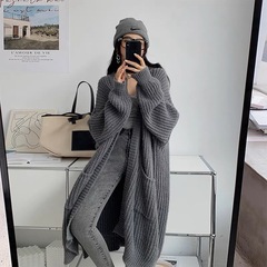 2024春秋秋の韓国版長袖は、怠惰なニットカーディガンの女性のゆるい中長セーターコートを厚くした