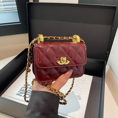 ファッショナブルなライト高級バッグ、小さな香りのミニ菱形チェーン小さな正方形バッグ、レディースバッグ 2025 新しいシングルショルダークロスボディバッグ