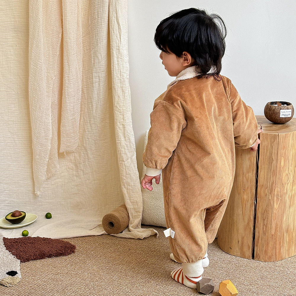 Ropa de bebé otoño e invierno versión coreana de la ropa para niños de moda mono bebé masculino a principios del invierno hermoso mameluco de algodón con clip de finales de otoño