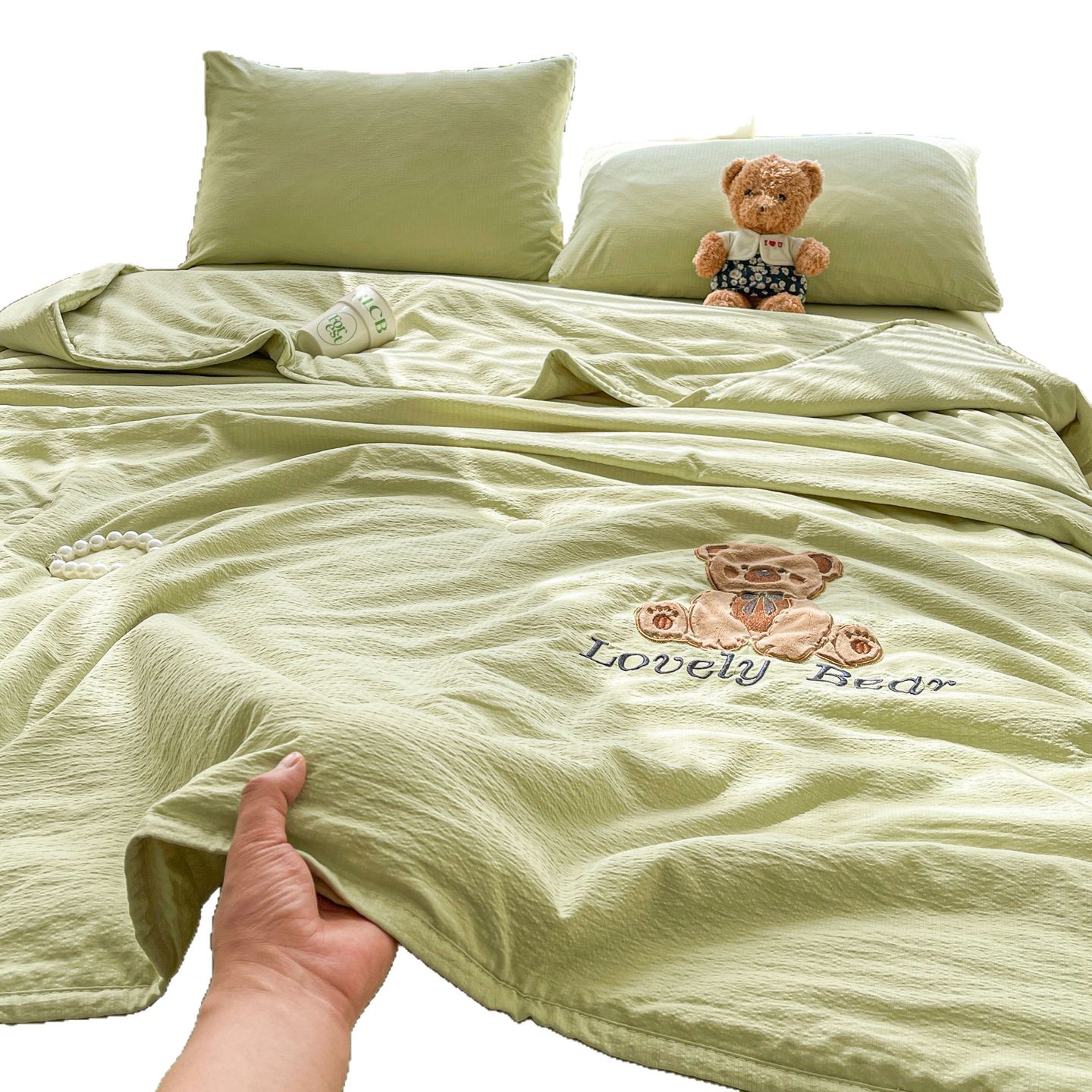 Madre y bebé de verano dibujos animados bordados edredón de verano fresco lavable desnudo dormir aire acondicionado dormitorio de estudiantes edredón de verano conjunto de cuatro piezas