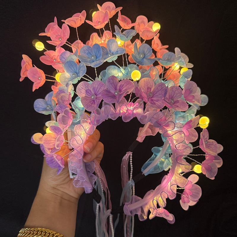 Luminous Headbands with Lights, Headbands, Glow-In-The-Dark Toys, Small Gifts, Wholesale Goods for Parks, Squares, Night Markets, and Street Stalls Luminous Headbands with Lights, Headbands, Glow-In-The-Dark Toys, Small Gifts, Wholesale Goods for Parks, Squares, Night Markets, and Street Stalls