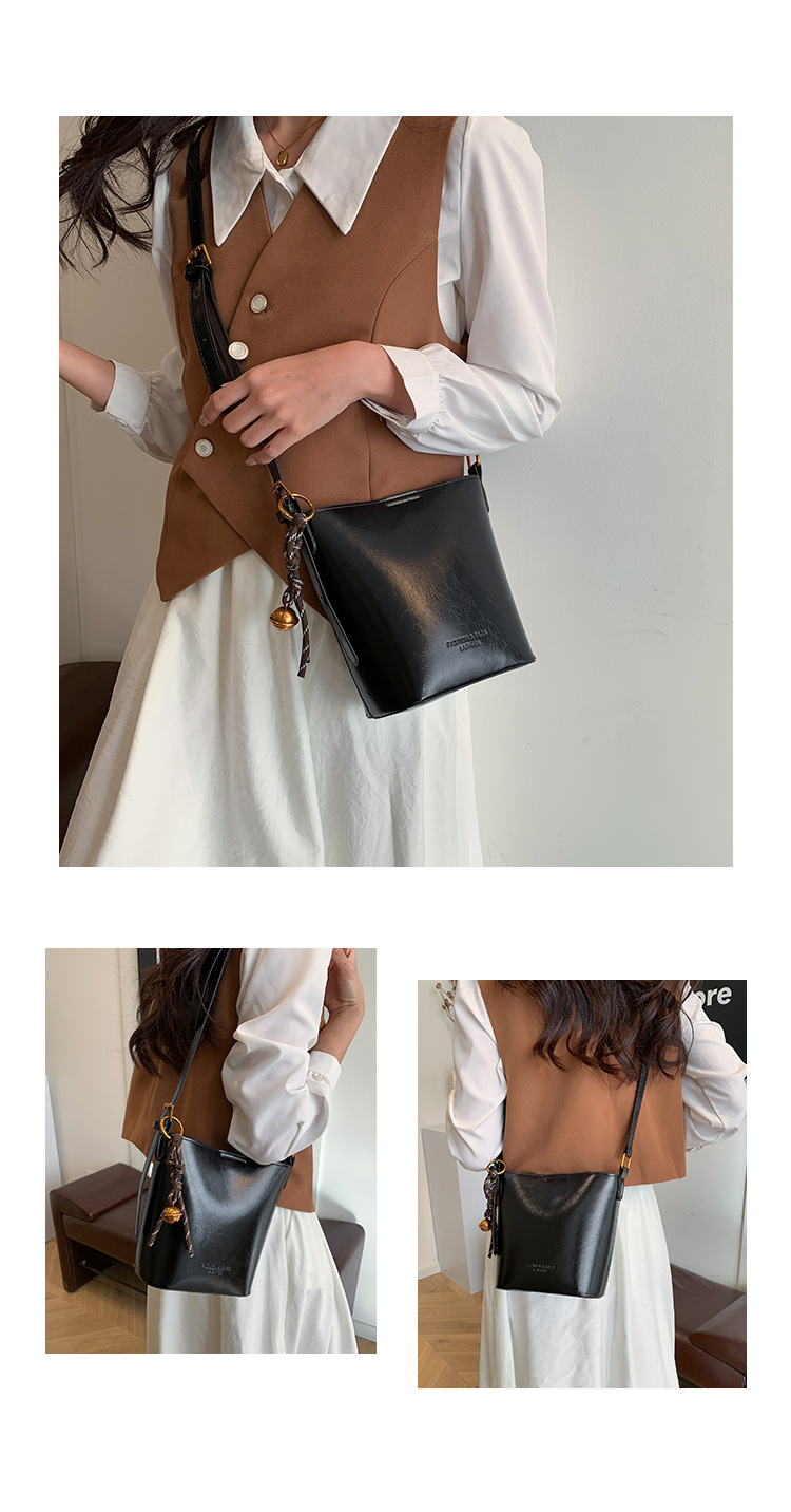 This year, the retro and fashionable women's 2024 new models are popular. This year, single-shoulder crossbody bags, large-capacity hand-held bucket bags, and cross-border bags are all in vogue undefined