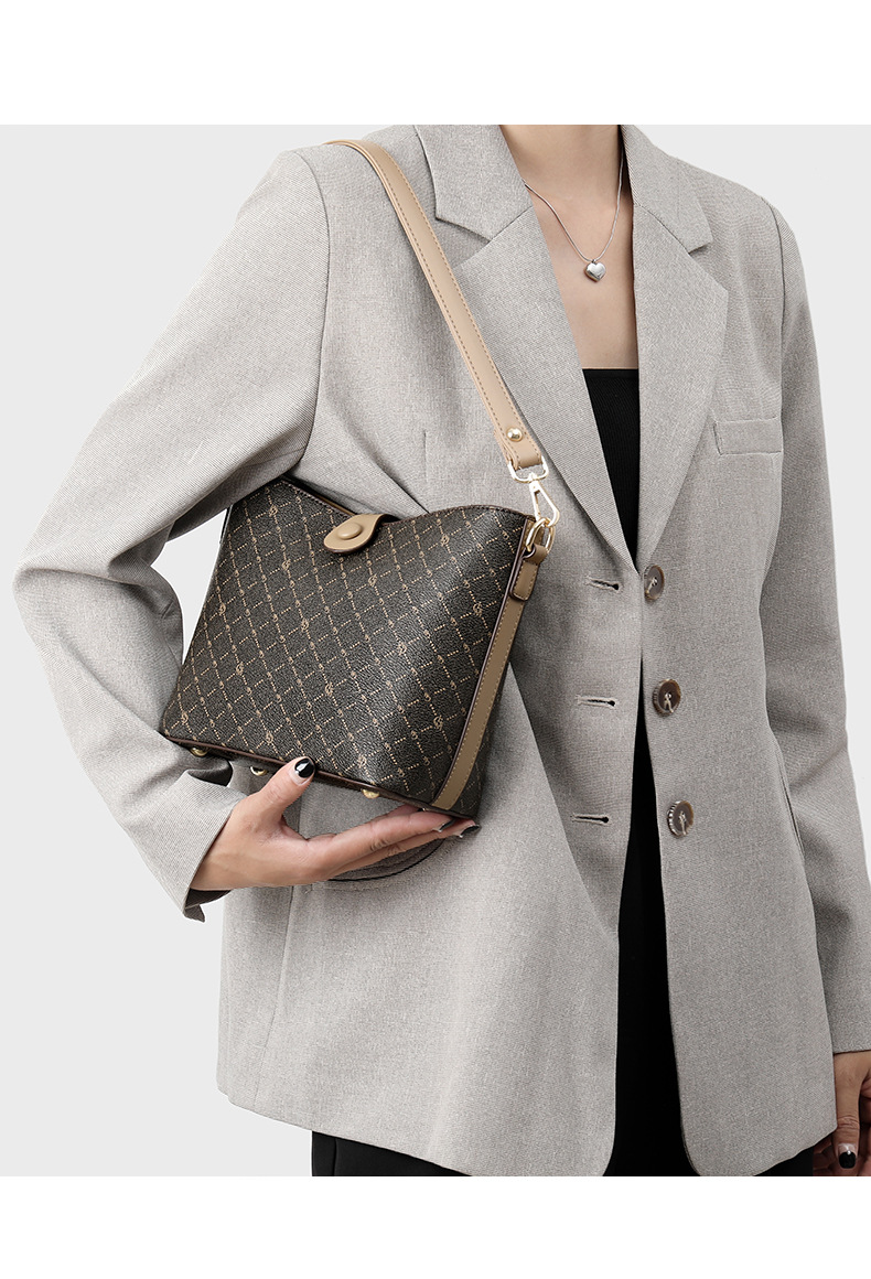 Borsa a tracolla monospalla di grande capacità per mamma, di mezza età, alla moda e di tendenza per le donne_voghion.com