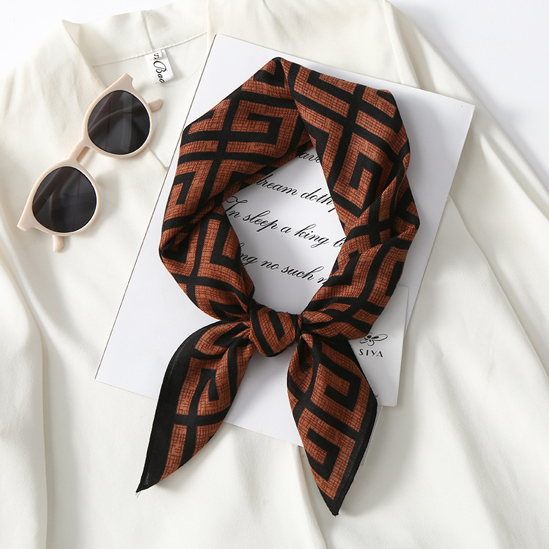 Nicho retrógrado estilo nacional estampado pequeño bufandas cuadradas impresas dama alta sensación simple bufandas de seda de moda bufandas decorativas