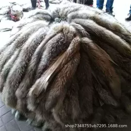生皮、毛皮;毛领;围巾