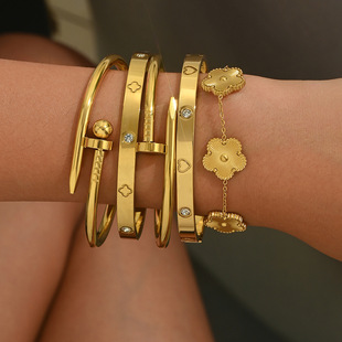 Hot selling fashion stainless steel gold bracelets in Europe and America are not easy to fade 18K stainless steel jewelry gold bangles