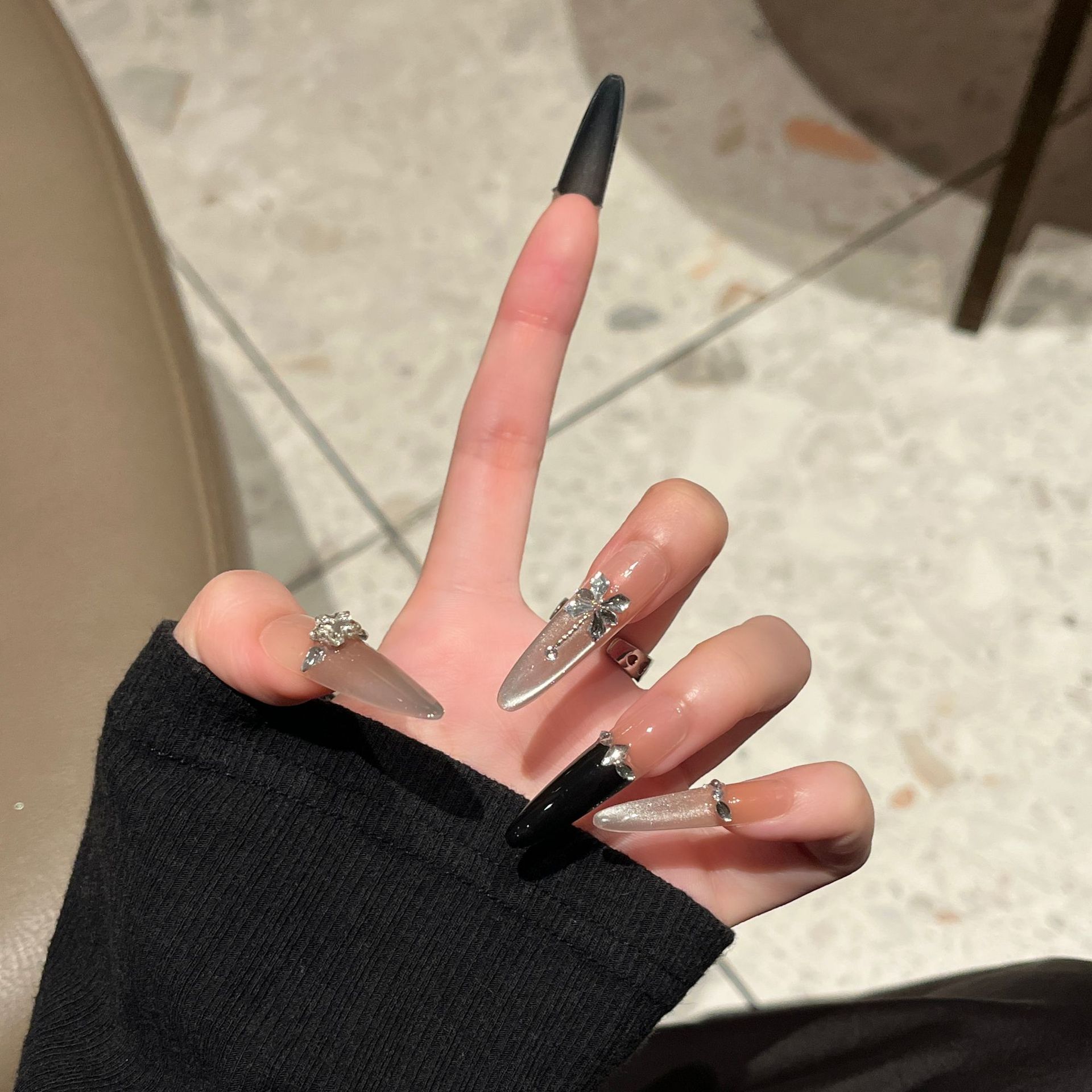 Uña hecha a mano de alta sensación de manicure oscura dulce y brillante brillante parche de uñas falsas productos terminados desmontables