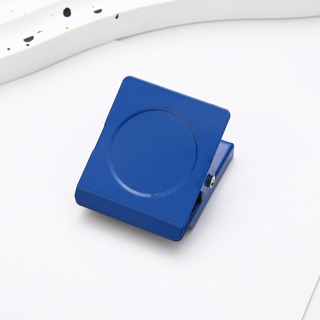 Nuevo clip de absorción magnética transfronteriza refrigerador pegado clip de imán clip de notas de color macarón sistema de metal refrigerador clip de mensajes de cocina