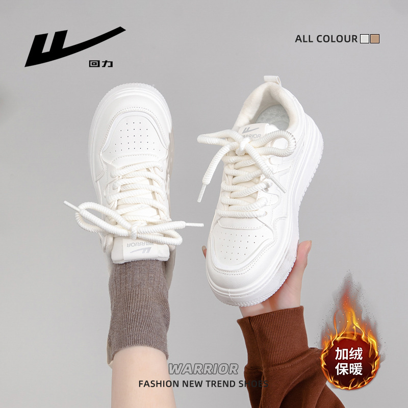Zapatos cálidos cómodos con cuero de veludo, alto valor de estilo académico, zapatos blancos con suela gruesa, zapatos de algodón de moda.