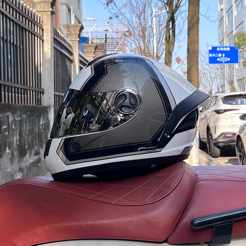 3C 인증 국가 표준 오토바이 헬멧 남성과 여성을 위한 전체 헬멧 겨울 따뜻하고 안전한 사계절 라이더 전기 오토바이