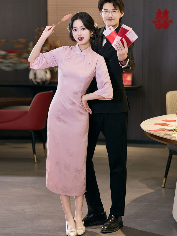 新中式订婚旗袍2025年新款粉色气质优雅复古年轻款领证登记连衣裙|undefined