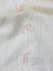 Insキャンディー色の蝶結び刺繍は天糸生地のシャツワンピースの日焼け止め服の女の子の服の生地に似せています。