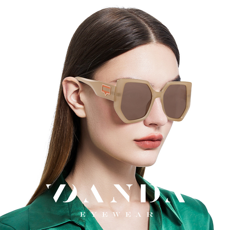 En stock nuevas gafas de sol de moda de las mujeres marca de moda gafas de sol polarizadas a prueba de rayos UV ultra-luz TR7565 gafas de sol al por mayor