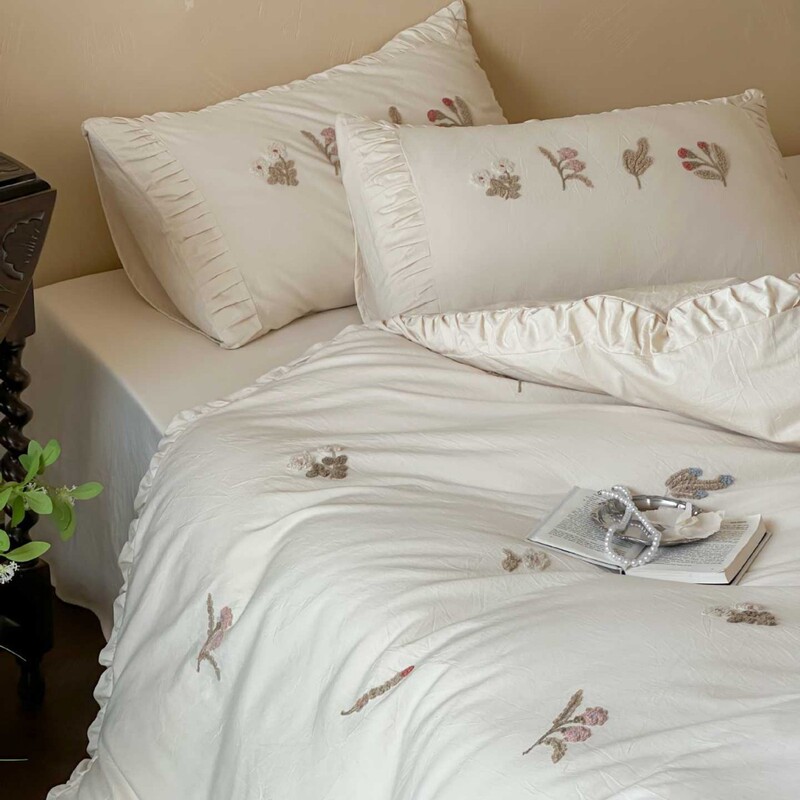 Class a French Retro Floral Towel Embroider Cotton Four-Piece Set for Naked Sleeping and Skin-Friendly Japanese Log Style Bedding