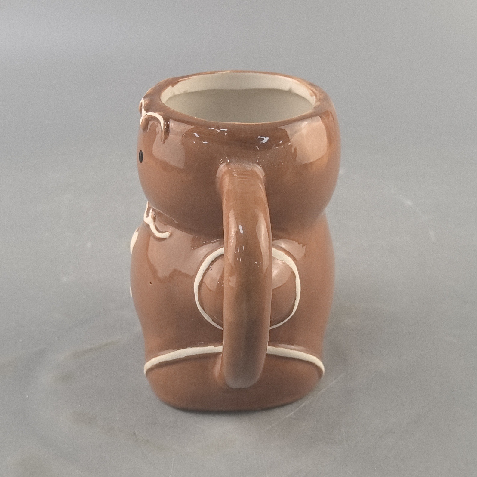 Spot Navidad lindo pan de jengibre hombre taza de cerámica decoración en relieve creativo taza de cerámica de dibujos animados de alto valor