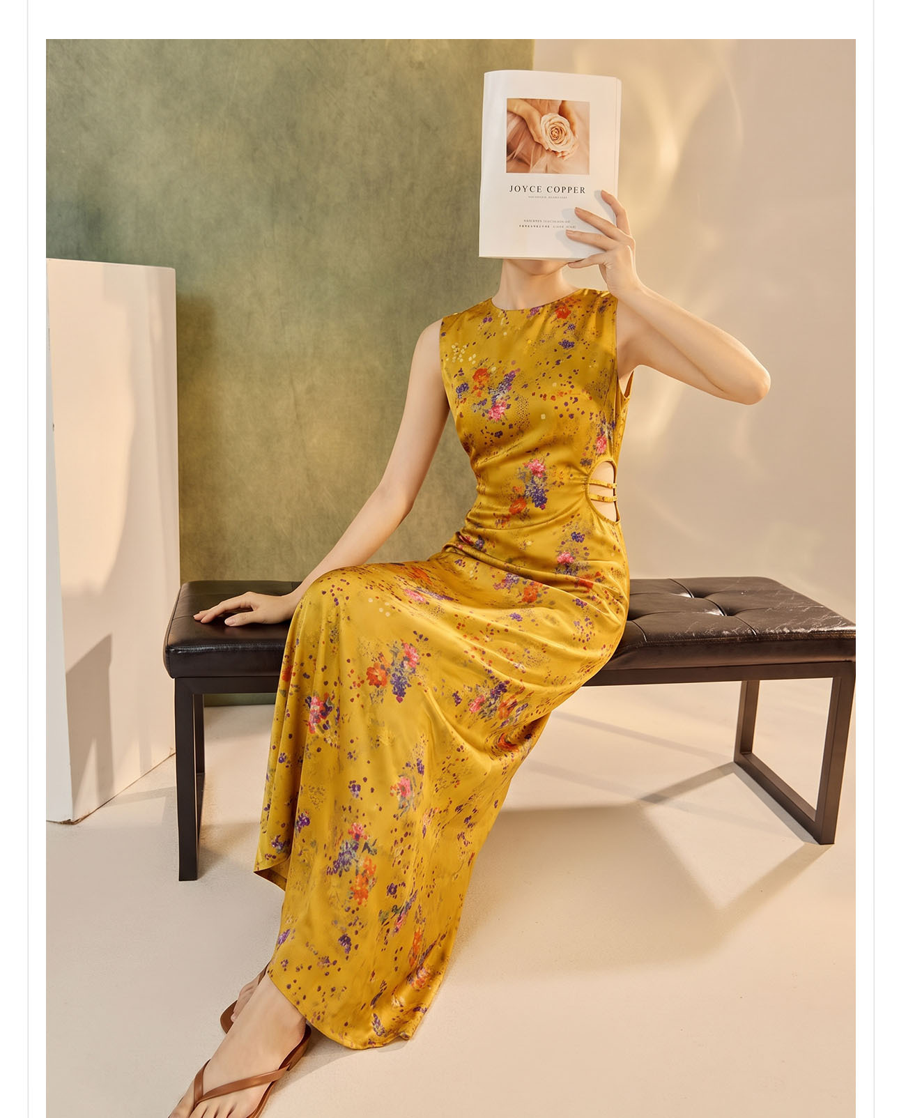 Sườn xám satin in hoa thắt lưng mạ vàng chạm rỗng — màu vàng chi tiết 3