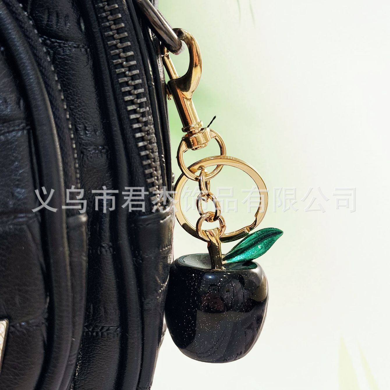 さくらんぼのキーホルダーアクセサリーのバッグのストラップがおしゃれで美しい水晶樹脂車センチ車のキーホルダーの女性